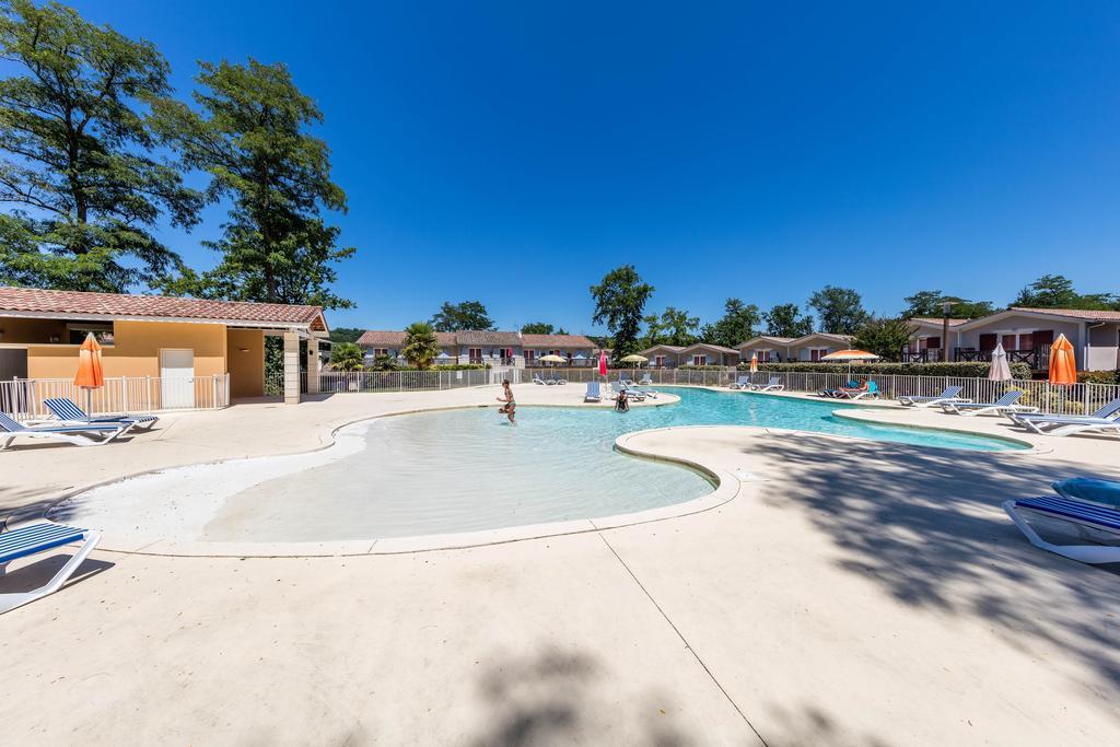 Vacanceole - Le Domaine Du Golf D'Albret Barbaste Exterior foto