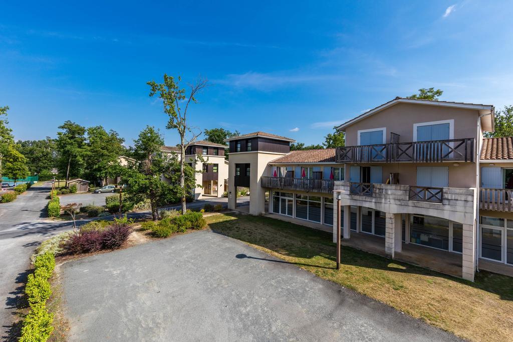 Vacanceole - Le Domaine Du Golf D'Albret Barbaste Exterior foto